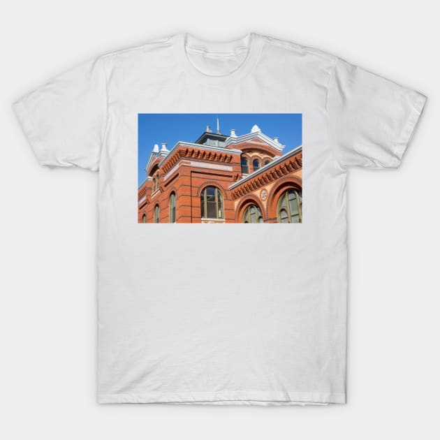 museum T-Shirt by sma1050